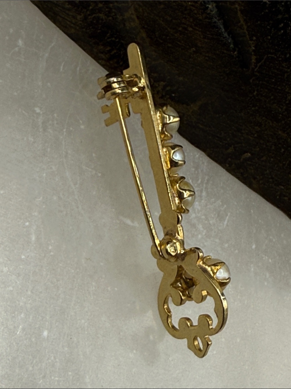 Gold-tone Pearl Key Brooch pin bat brooch lock key heart royal whimsical - Picture 5 of 9